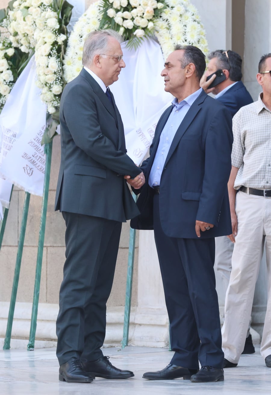 Γιάννης Βαρβιτσιώτης: Το τελευταίο αντίο στο ιστορικό στέλεχος της Νέας Δημοκρατίας και η οικογένειά του