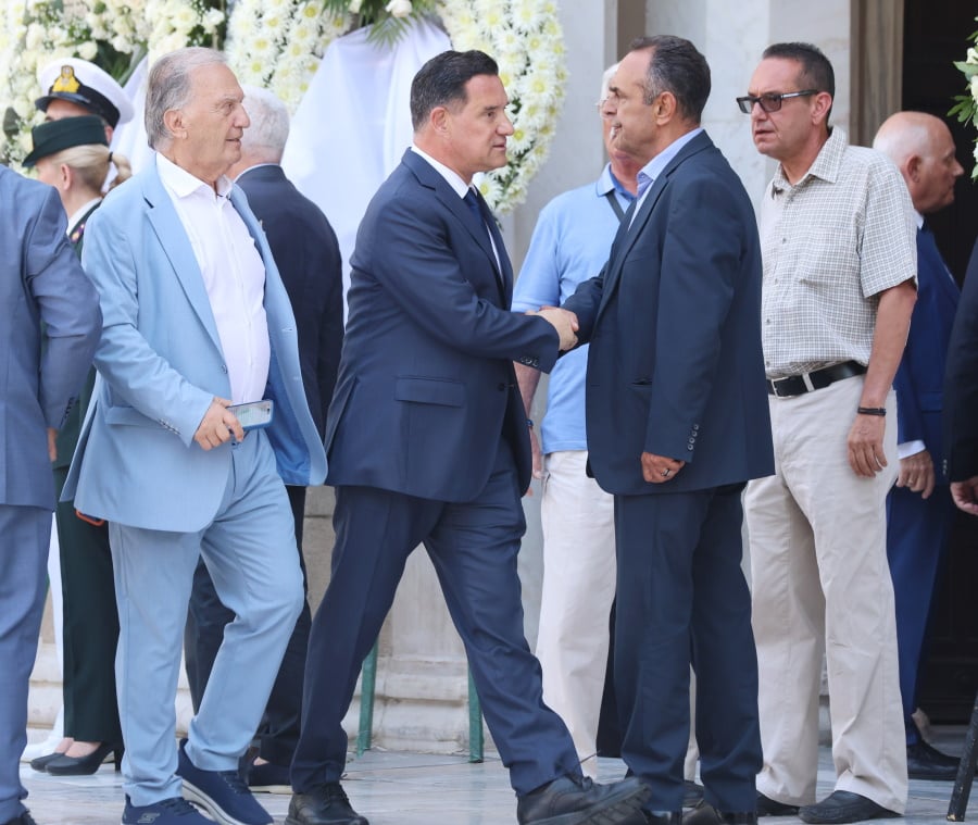 Γιάννης Βαρβιτσιώτης: Το τελευταίο αντίο στο ιστορικό στέλεχος της Νέας Δημοκρατίας και η οικογένειά του
