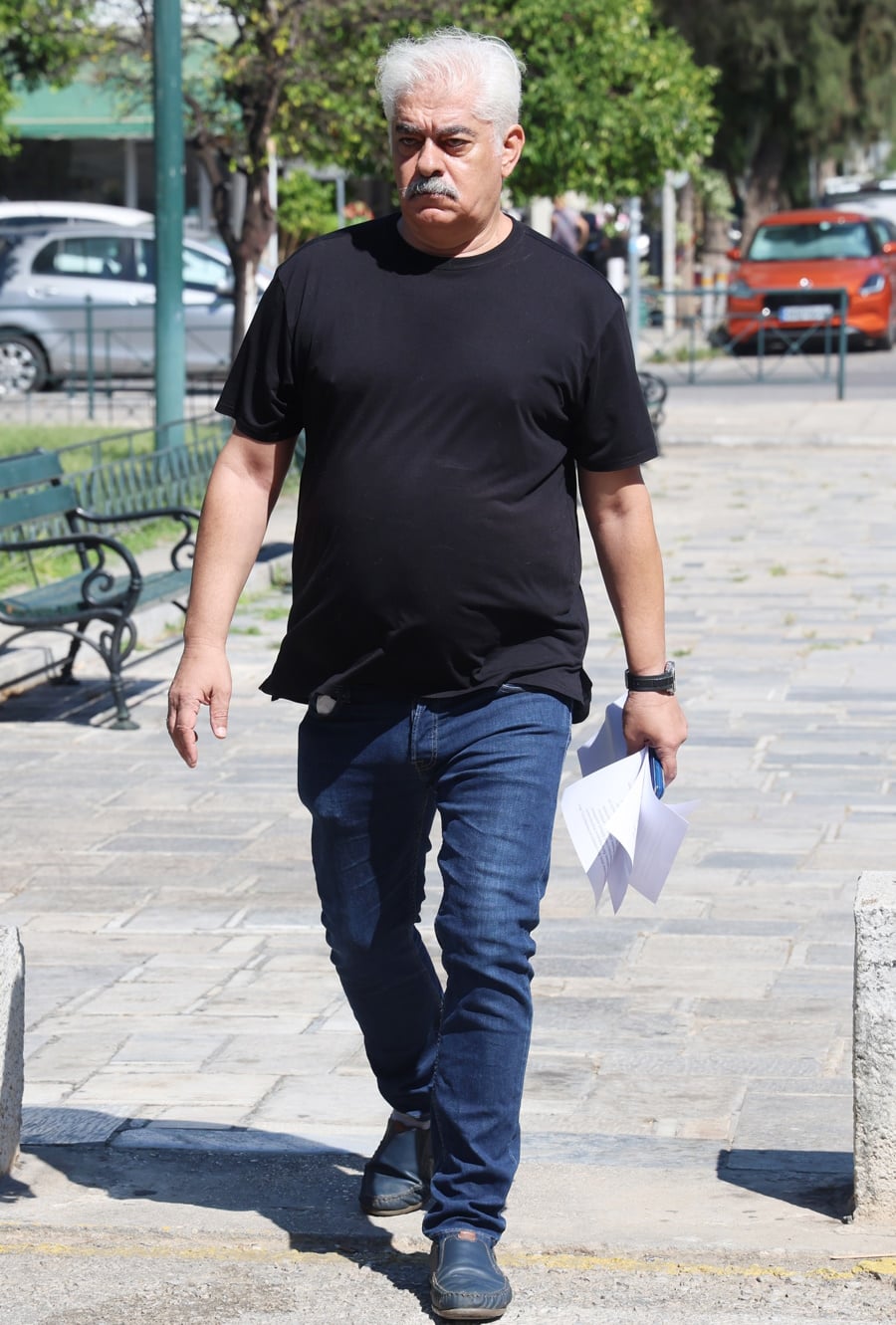 Κηδεία Νίκου Καλογερόπουλου: Πλήθος κόσμου στο τελευταίο αντίο στον ηθοποιό
