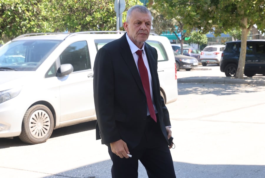 Κηδεία Νίκου Καλογερόπουλου: Πλήθος κόσμου στο τελευταίο αντίο στον ηθοποιό