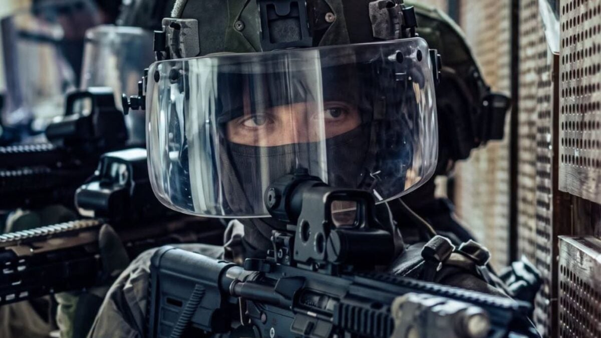 Elite Force: Η γαλλική σειρά του Netflix που κρατά τους θεατές ξύπνιους μέχρι τα ξημερώματα