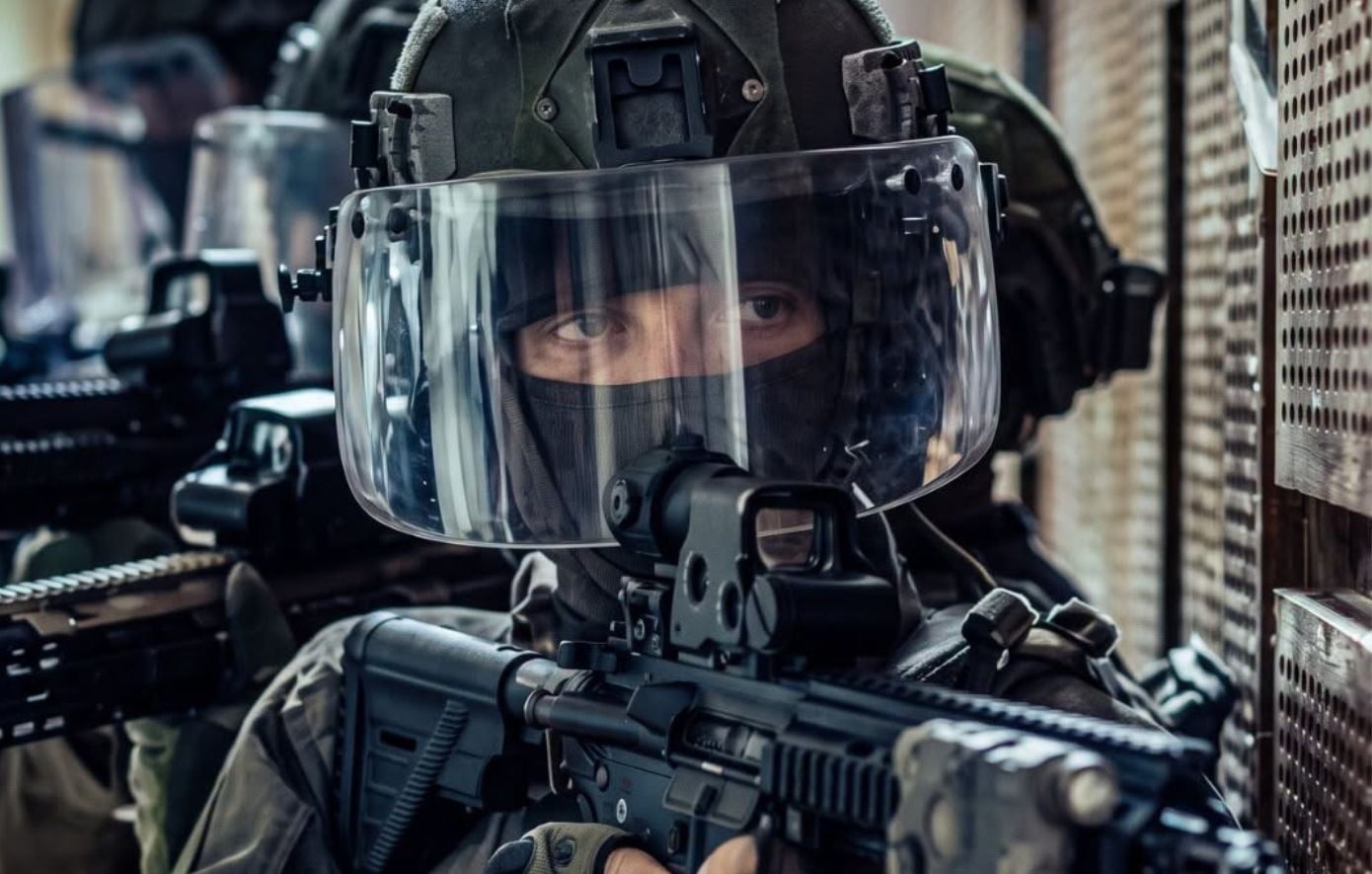 Elite Force: Η γαλλική σειρά του Netflix που κρατά τους θεατές ξύπνιους μέχρι τα ξημερώματα