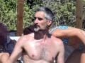 Νίκος Λυμπερόπουλος: Σπάνια δημόσια εμφάνιση σε παραλία της Πάρου