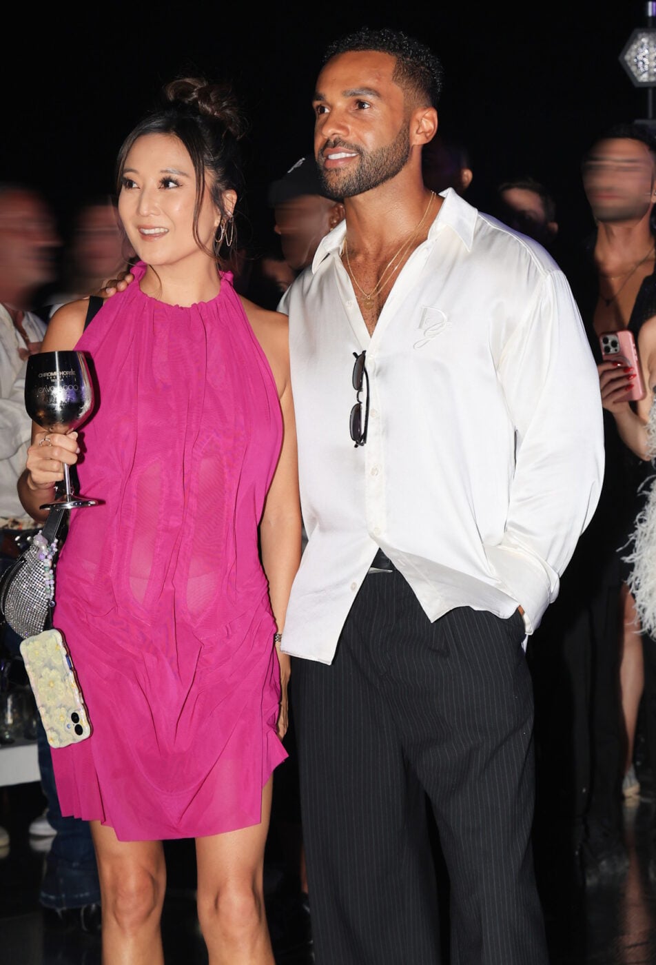 Ashley Park – Lucien Laviscount: Ξανά στη Μύκονο οι πρωταγωνιστές του Emily In Paris στο ξέφρενο πάρτι στο νησί