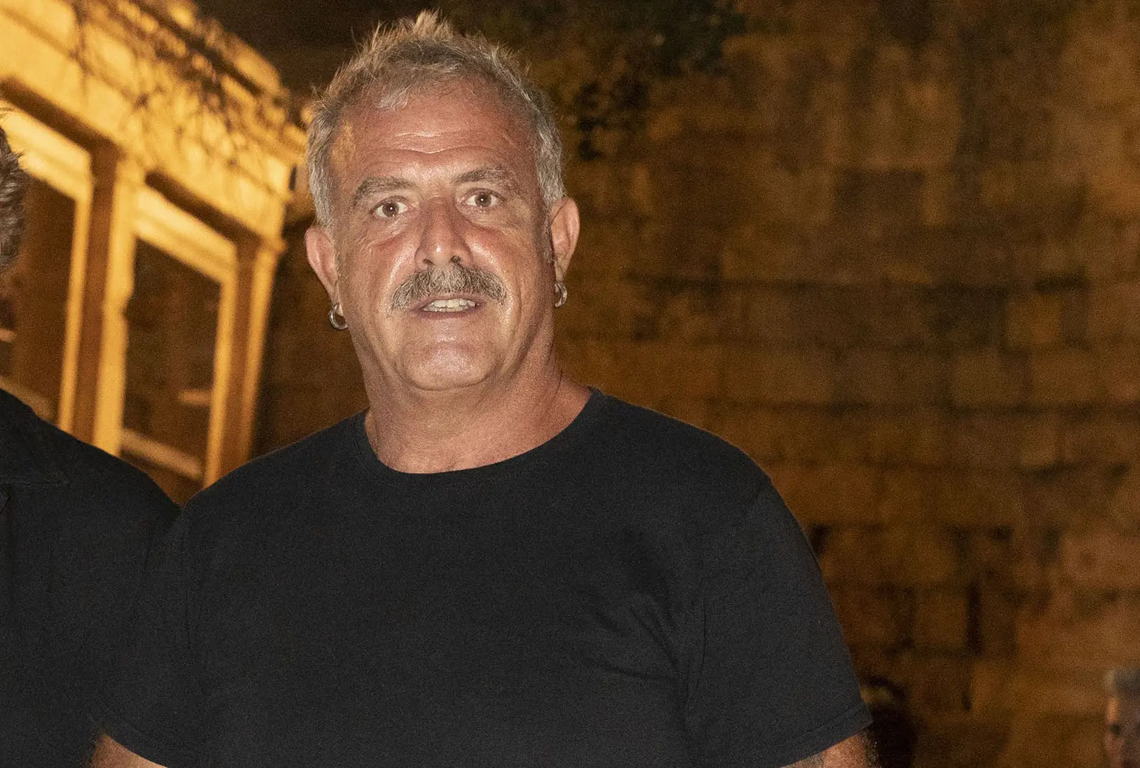 Πασχάλης Τσαρούχας: Έξοδος με τον 20χρονο γιο του στην Επίδαυρο