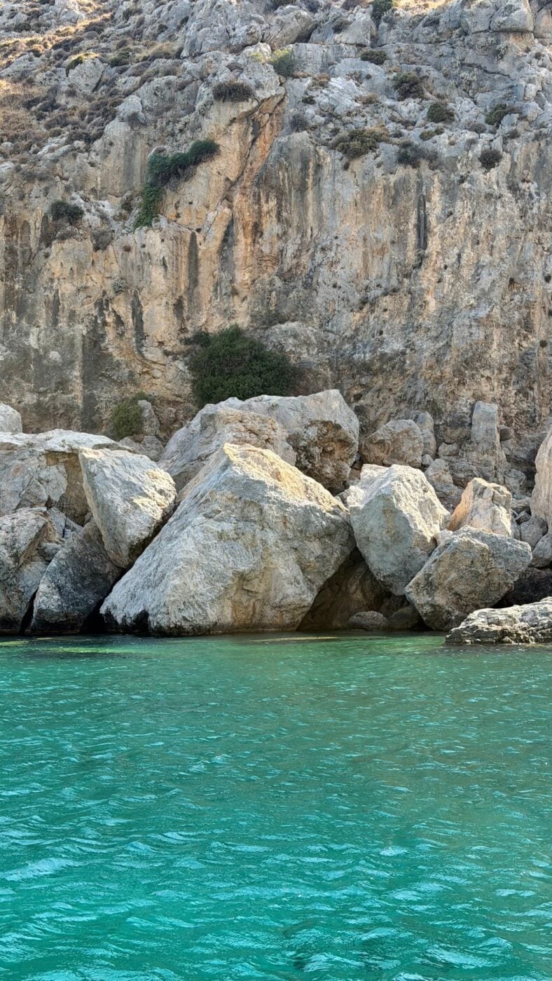 Αμαλία Κωστοπούλου: Νέες φωτογραφίες από την Πάτμο και η ανυπομονησία της για το φθινόπωρο