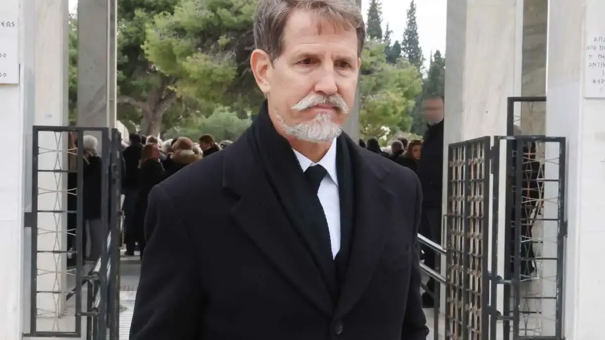 Παύλος Ντε Γκρες: Με θλίψη πληροφορήθηκα την απώλεια του αγαπημένου μου θείου