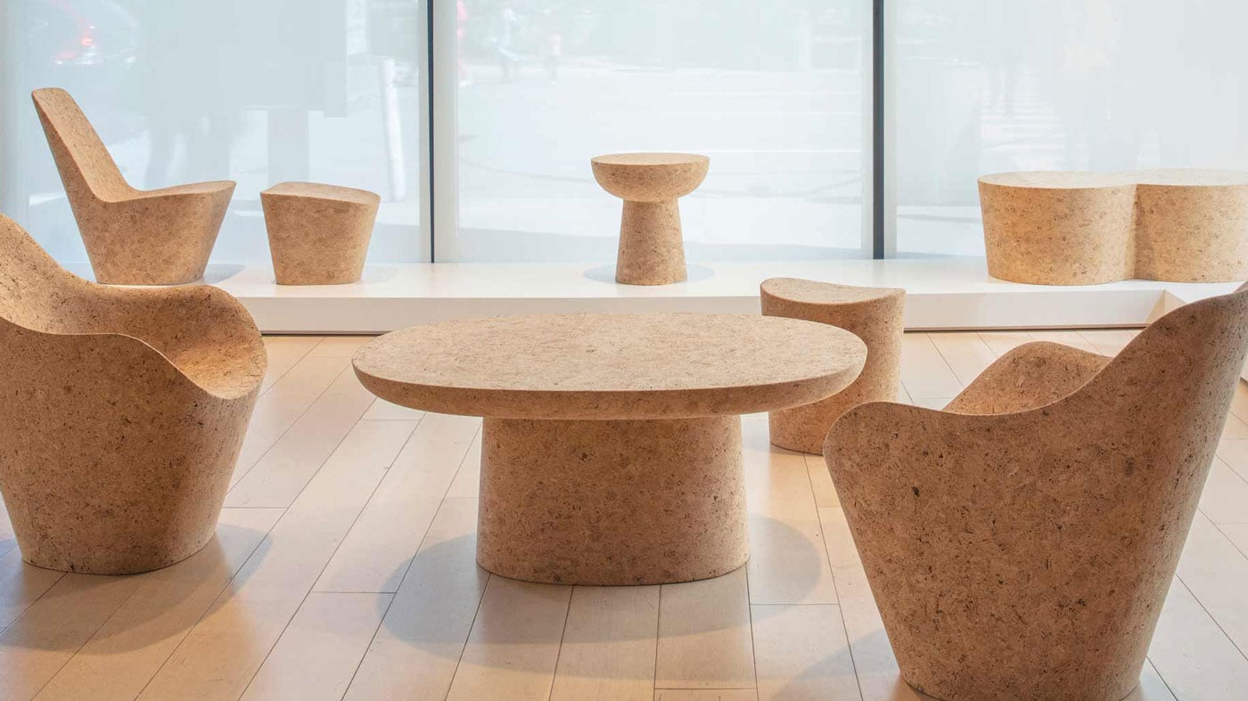 Η σειρά Corks του Jasper Morrison για την Kasmin Gallery στη Νέα Υόρκη δίνει στον φυσικό φελλό μια λιτή και σύγχρονη αισθητική.