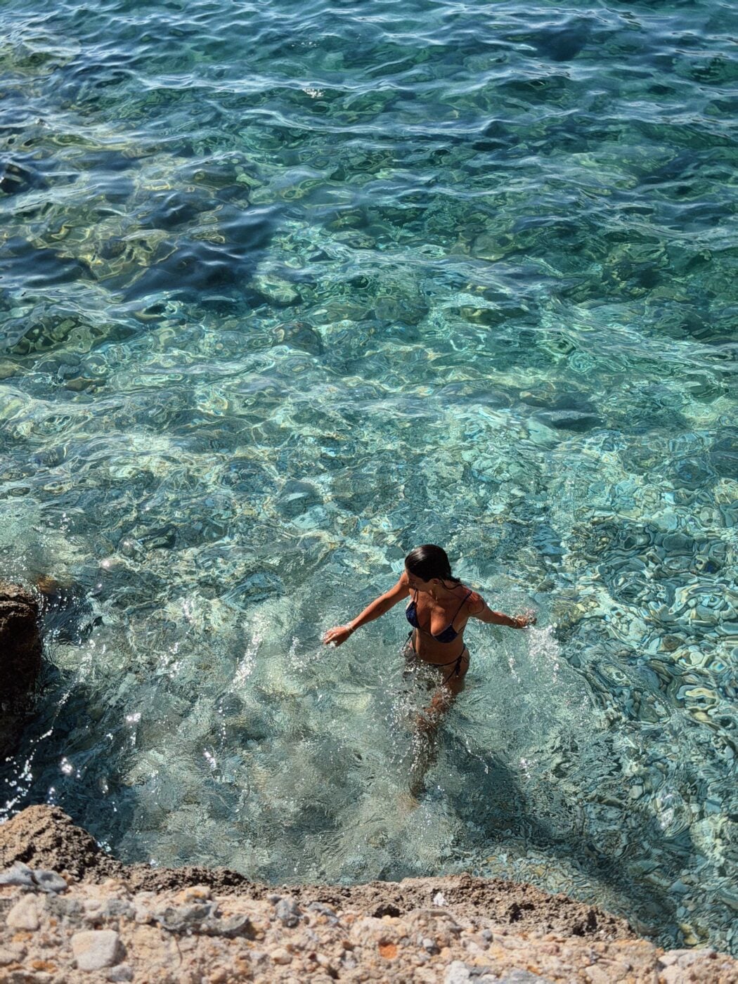 Γιώργος Καράβας – Ραφαέλα Ψαρρού: Tour στα νησιά του Αιγαίου με σκάφος και φωτογραφίες