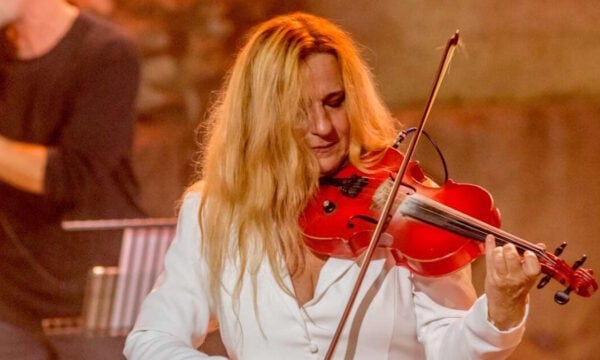Η Ευανθία Ρεμπούτσικα σε συναυλία στον Λυκαβηττό
