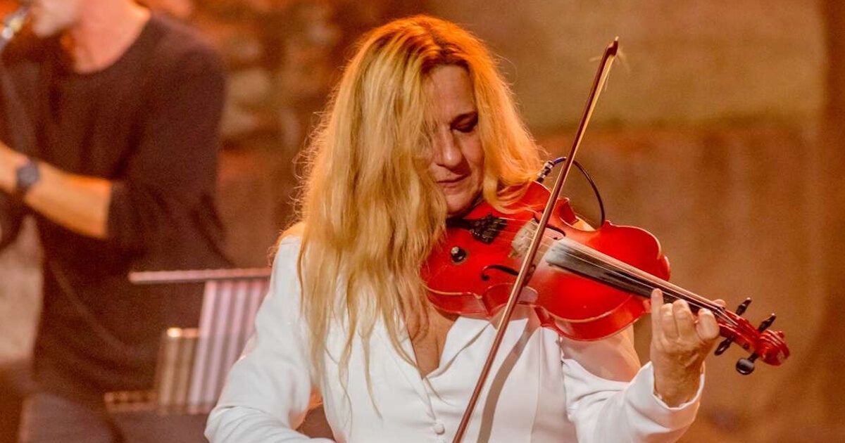 Η Ευανθία Ρεμπούτσικα σε συναυλία στον Λυκαβηττό