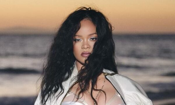 Rihanna: Λανσάρει νέο foundation σε 50 αποχρώσεις με νέα φόρμουλα
