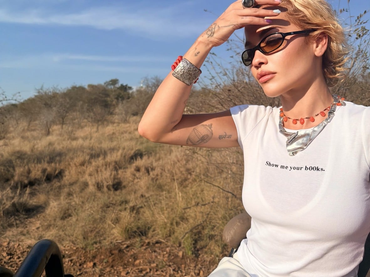 H Rita Ora στο ταξίδι της σε σαφάρι στην Αφρική.