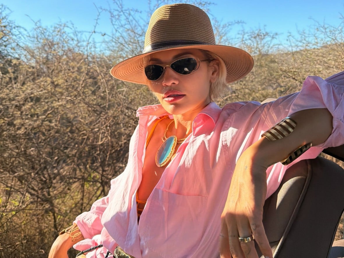 H Rita Ora στο ταξίδι της σε σαφάρι στην Αφρική.