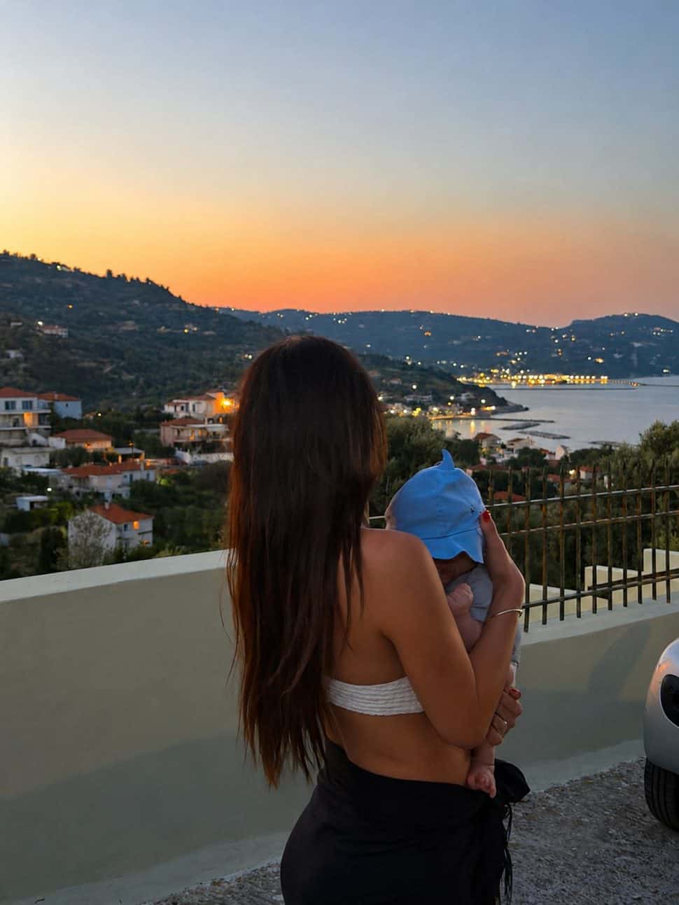 Μαριαλένα Ρουμελιώτη: Το πρώτο καλοκαίρι με τον 2 μηνών γιο της στην παραλία και το τρυφερό βίντεο