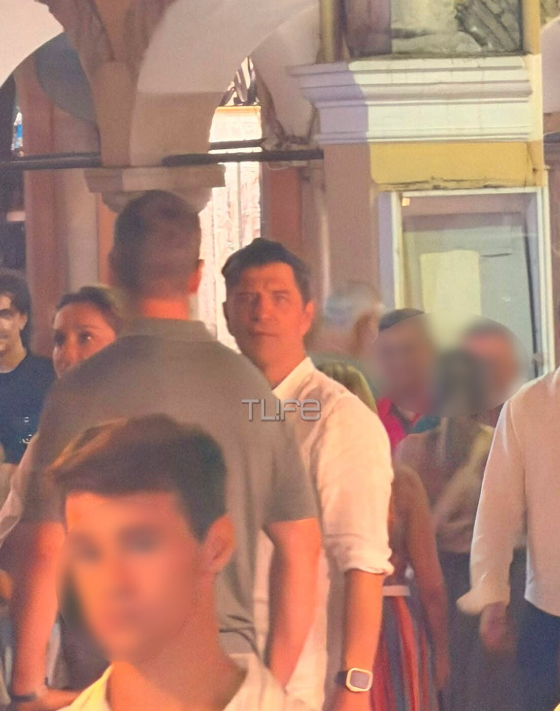 Σάκης Ρουβάς στην Κέρκυρα με την οικογένειά του – Αποκλειστικές φωτογραφίες