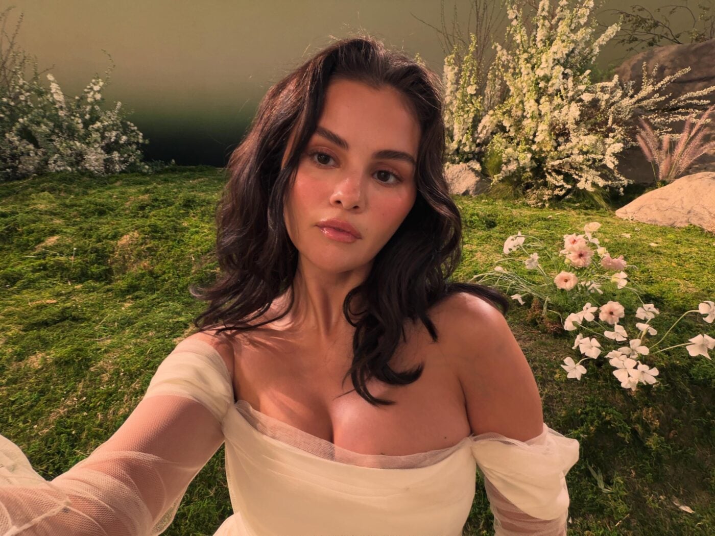 Selena Gomez, Kendall Jenner, Charli xcx: Οι stars που μίλησαν ανοιχτά για τον εθισμό τους στα social media