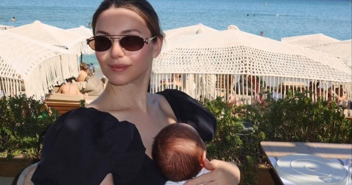 Ιωάννα Σιαμπάνη: Φωτογραφίες από την ώρα θηλασμού του γιου της και το μήνυμα «Υπάρχει κάτι μαγικό σε αυτές τις αργές μέρες»