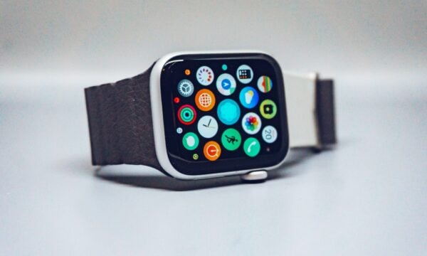 Οι γιατροί προειδοποιούν: Μην ακούς το smartwatch για την υγεία σου