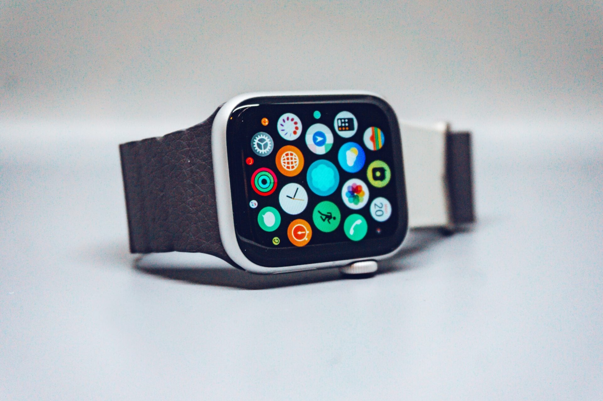 Οι γιατροί προειδοποιούν: Μην ακούς το smartwatch για την υγεία σου