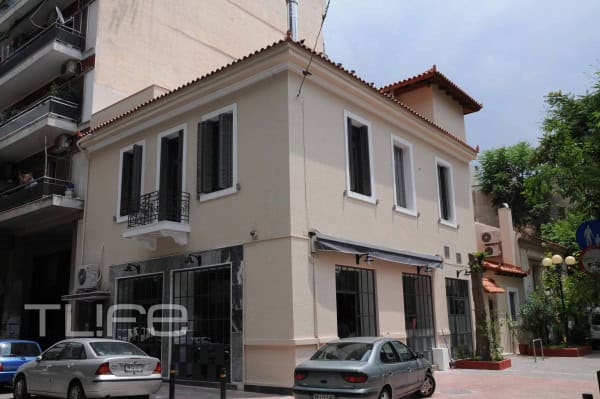 Μακρυπούλια: Οι γονείς της ποζάρουν σε παραλία της Νάξου – Τα έξι εγγόνια και το σπίτι εκατομμυρίων που τους έδωσε η Ζέτα