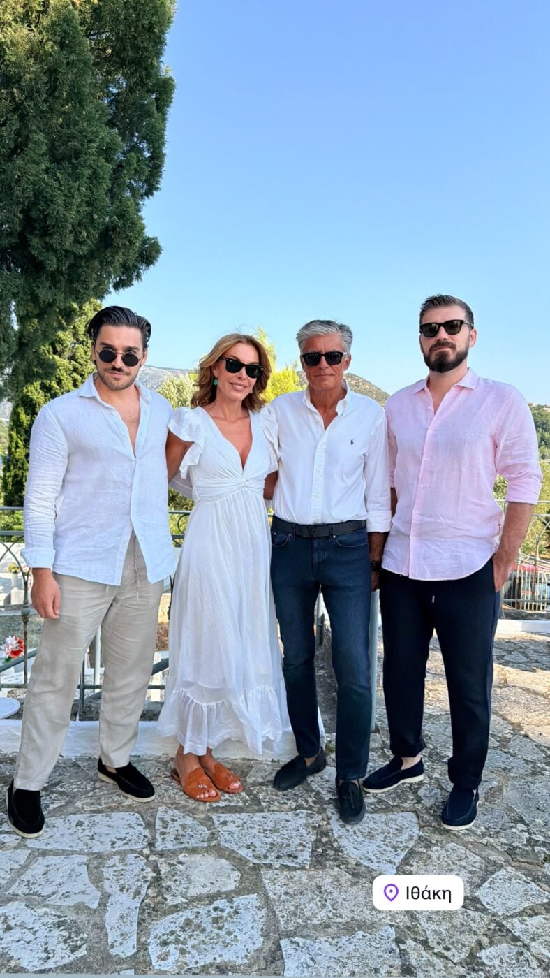 Τατιάνα Στεφανίδου και Νίκος Ευαγγελάτος: Δεκαπενταύγουστος στην Ιθάκη με την οικογενειακή φωτογραφία