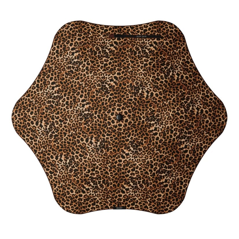 Η πτυσσόμενη ομπρέλα Metro Limited Edition Leopard από την The Design Gift Shop
