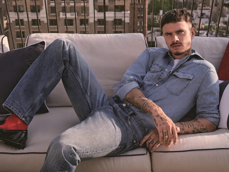 Tommy Hilfiger προσκαλεί τους λάτρεις του denim στον κόσμο του Romeo Beckham