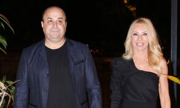 Μάρκος Σεφερλής: Θεατρικά σχέδια, τηλεοπτικές αναμνήσεις και επιτυχία στο πλευρό της Έλενας Τσαβαλιά