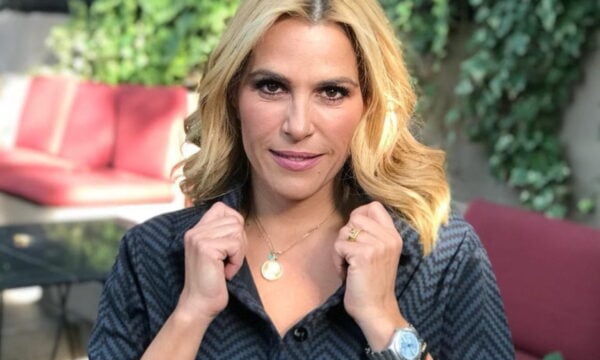 Τζένη Μπότση: Φωτογραφία χωρίς μακιγιάζ από τις καλοκαιρινές της διακοπές