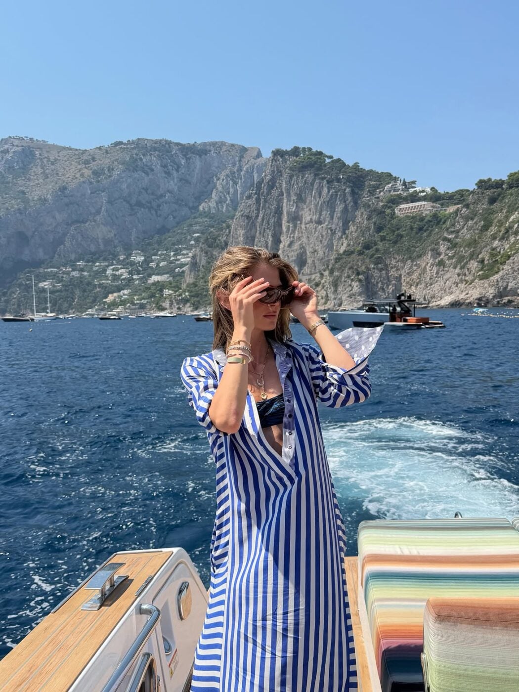 Αμαλία Κωστοπούλου: Βόλτα με το σκάφος στο Κάπρι και νέες φωτογραφίες των διακοπών της