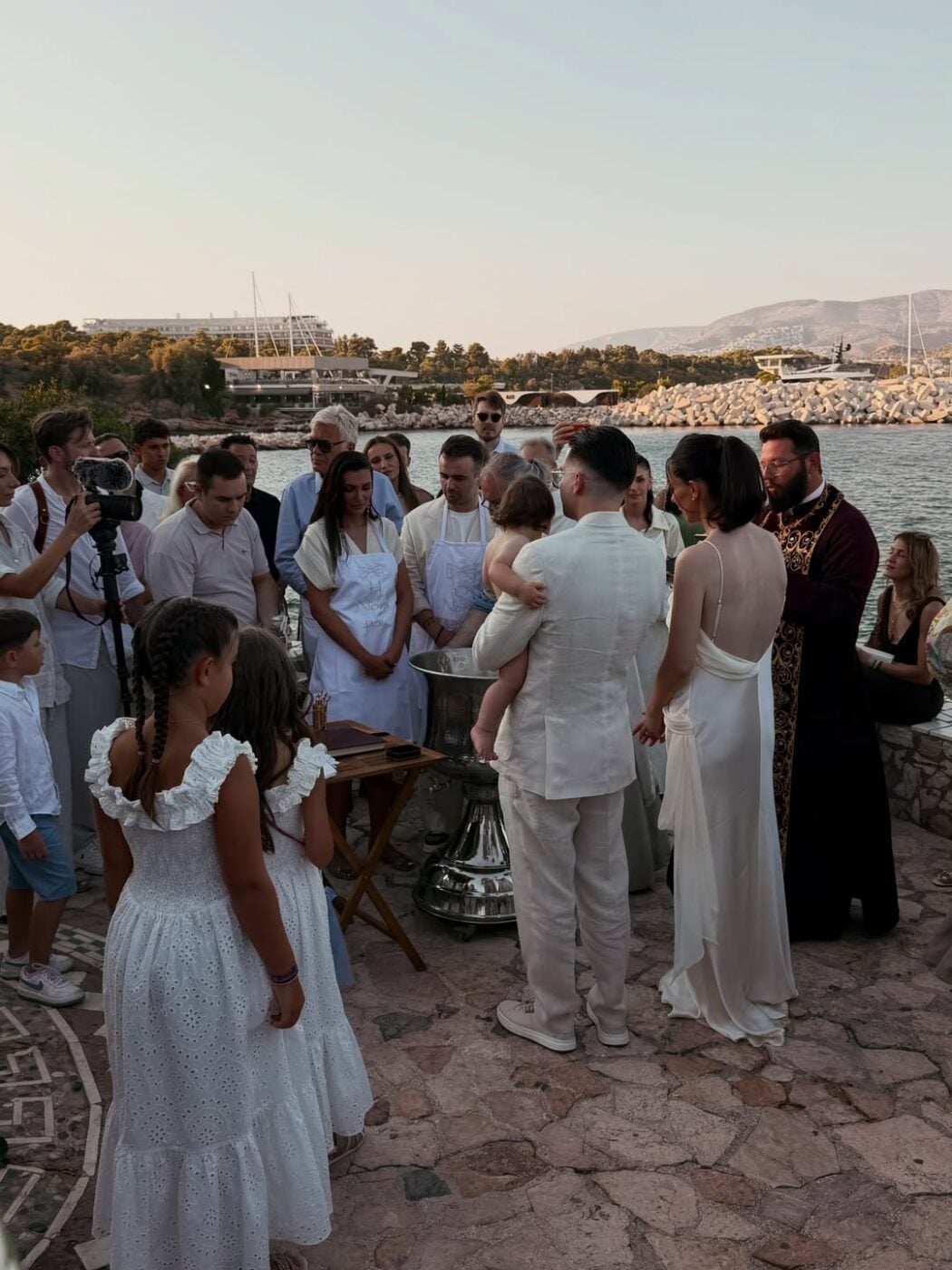 Η Βαλέρια Χοψονίδου βάφτισε τον γιο της στη Βουλιαγμένη – Φωτογραφίες