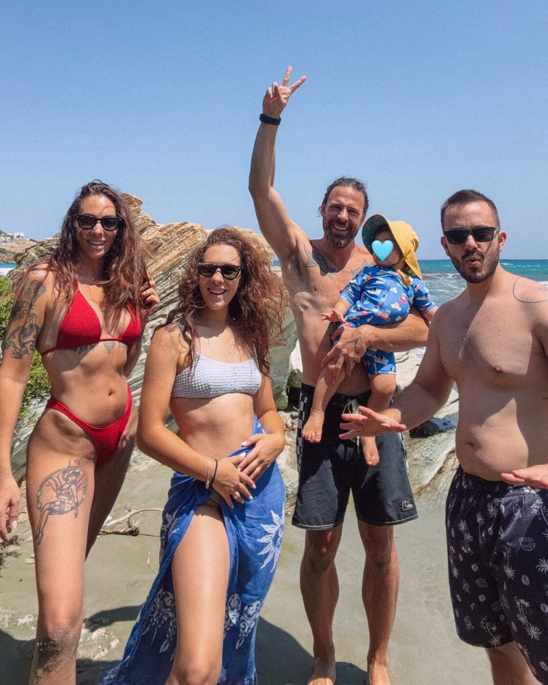 Ευρυδίκη Βαλαβάνη – Γρηγόρης Μόργκαν: Οικογενειακές στιγμές στη θάλασσα με τον γιο τους ενός έτους