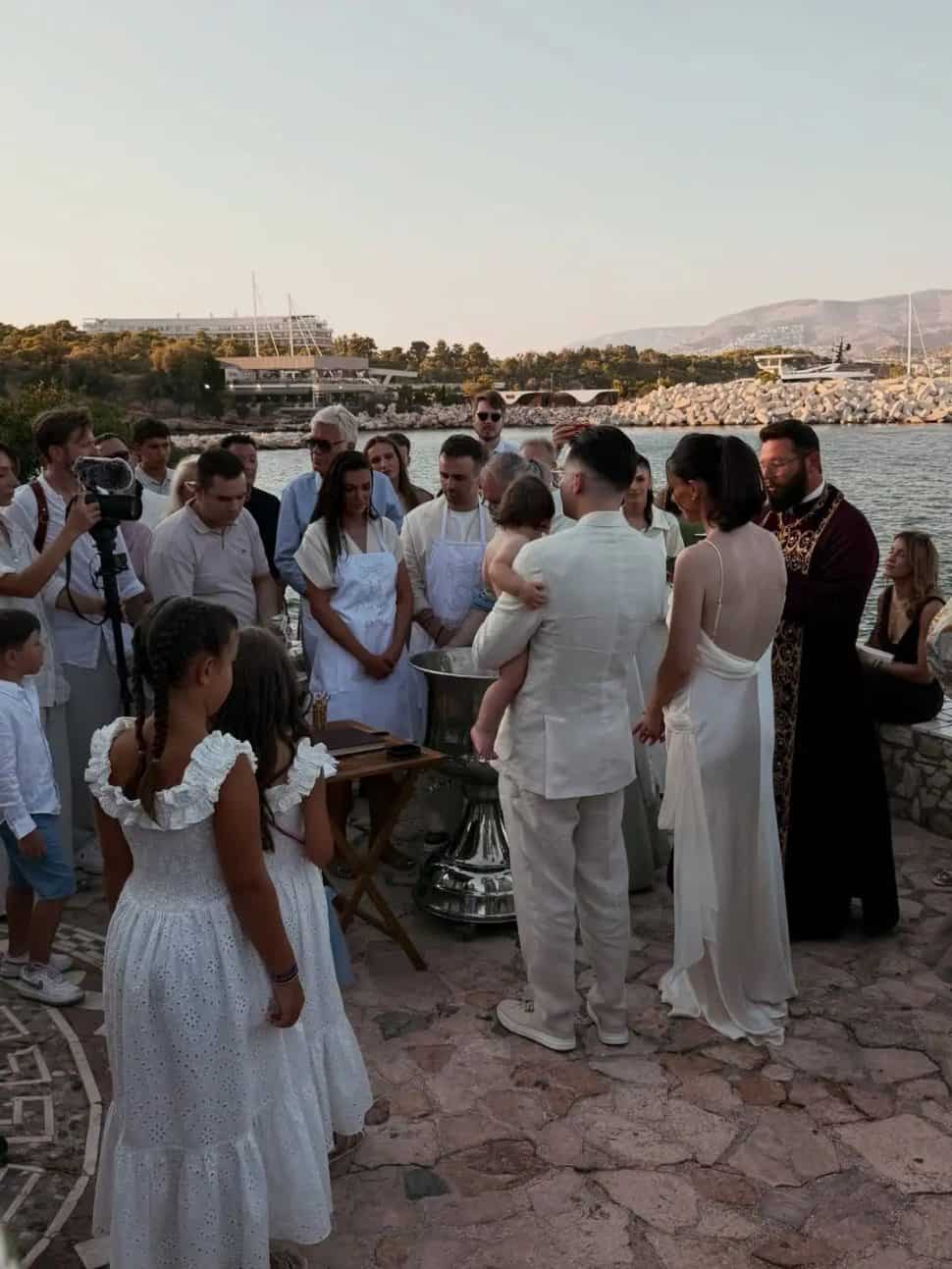 Βαλέρια Χοψονίδου: Η βάφτιση του γιου της στη Βουλιαγμένη χθες – Τι όνομα του έδωσαν; (Φωτογραφίες)