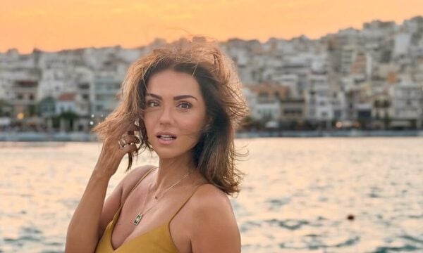 Βάσω Λασκαράκη: Ποζάρει στη Σητεία την ώρα του ηλιοβασιλέματος – Οι νέες φωτογραφίες από την Κρήτη