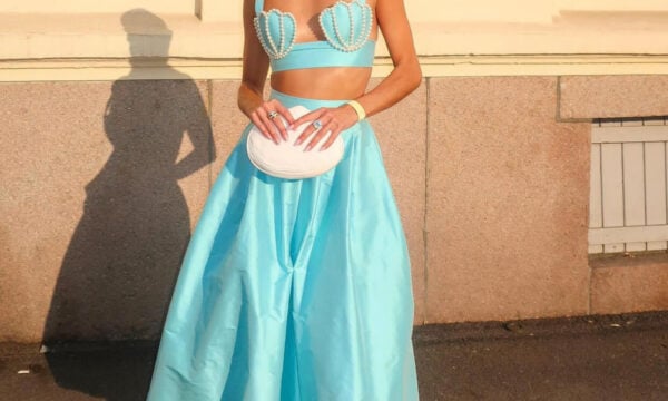 Wedding guest dressing: Οι κανόνες για το τέλειο look ως καλεσμένη σε γάμο