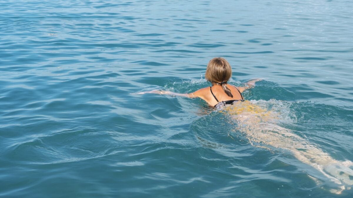 Κολύμπι αμέσως μετά το φαγητό: πόσο επικίνδυνο είναι