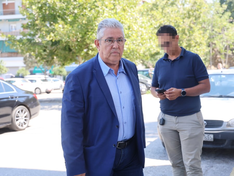 Λάκης Χαλκιάς: Πλήθος κόσμου στην κηδεία στο Α’ Νεκροταφείο Αθηνών