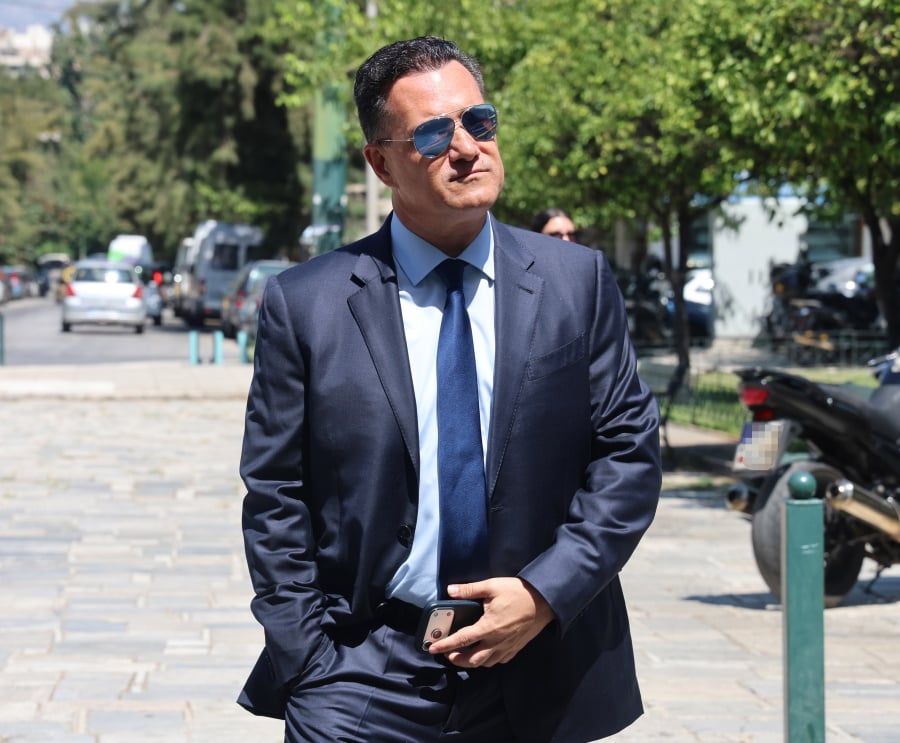 Λάκης Χαλκιάς: Πλήθος κόσμου στην κηδεία στο Α’ Νεκροταφείο Αθηνών