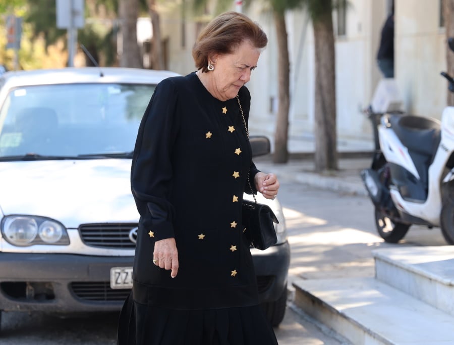Λάκης Χαλκιάς: Πλήθος κόσμου στην κηδεία στο Α’ Νεκροταφείο Αθηνών
