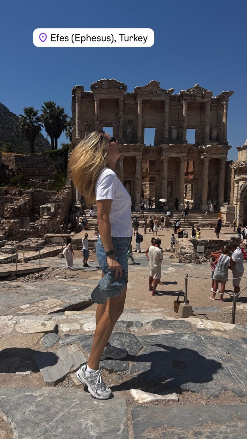 Μαριέττα Χρουσαλά: Το ταξίδι στην Τουρκία και η επίσκεψη στην αρχαία Έφεσο με φωτογραφίες