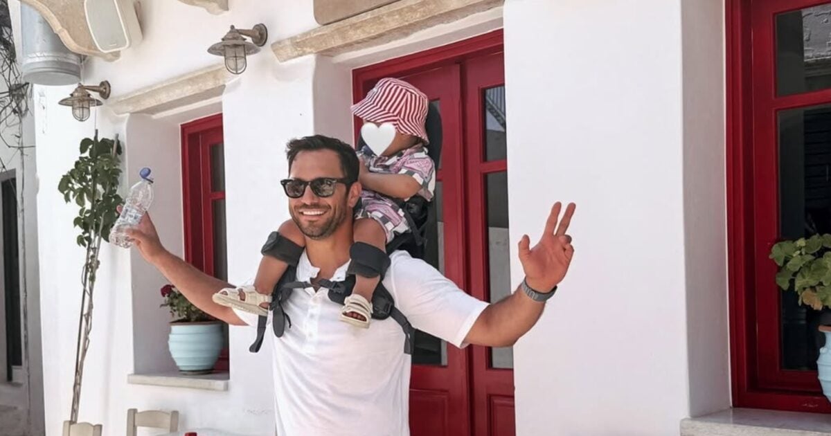 Ευθύμης Ζησάκης – Χρύσα Παπαλελούδη: Οικογενειακές διακοπές στη Νάξο με τον 1,5 έτους γιο τους