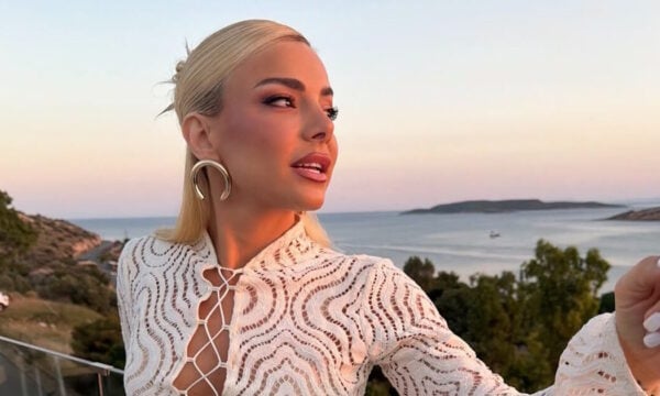 Ζόζεφιν: Η έκπληξη για τα γενέθλιά της πάνω στη σκηνή – Βίντεο