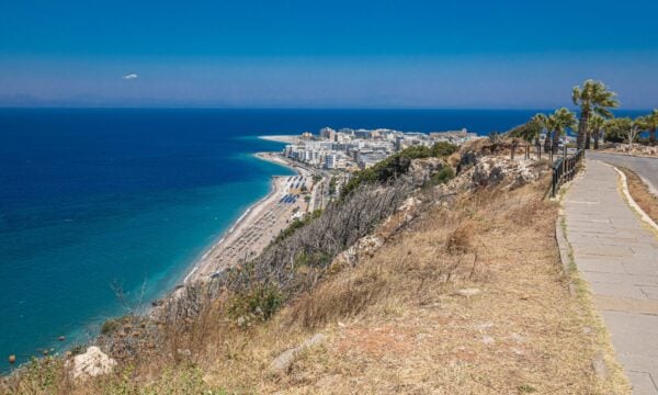 Η ελληνική «βίζα της πόρτας» επιτρέπει σε 1,5 εκατ. Τούρκους να επισκεφτούν νησιά της ΕΕ
