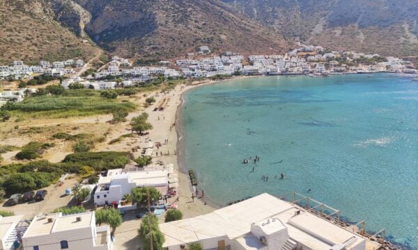 Το ελληνικό νησί που αποθεώνουν οι Βρετανοί
