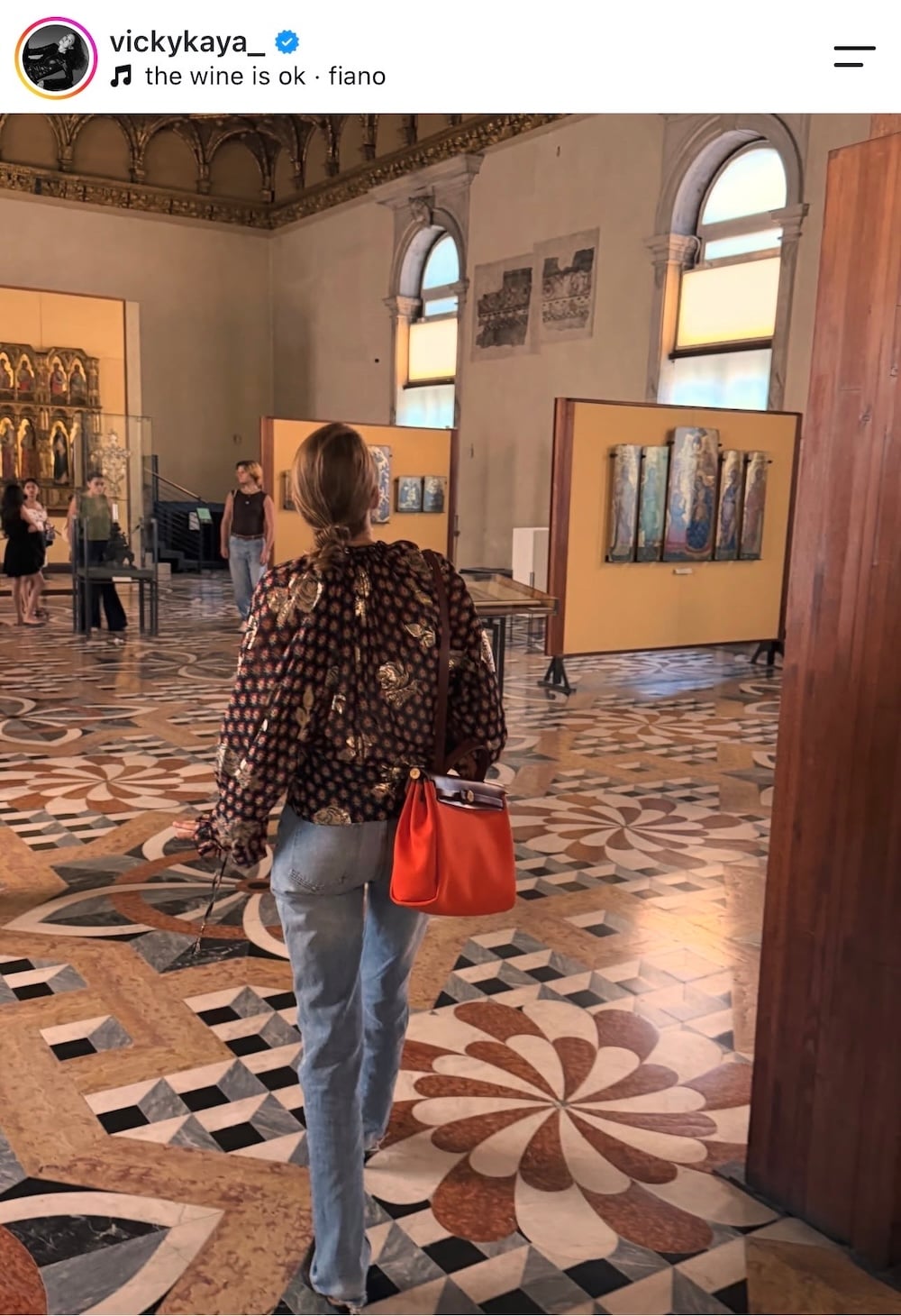 Βίκυ Καγιά: Αέρινο καλοκαιρινό και φθινοπωρινό look στη Βενετία