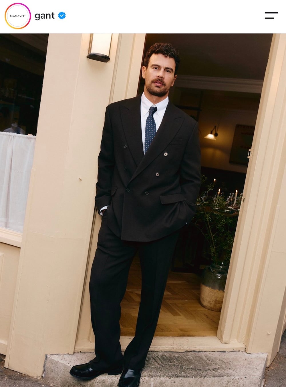 Θίο Τζέιμς: Η σύγχρονη εκδοχή του κλασικού fall winter στιλ