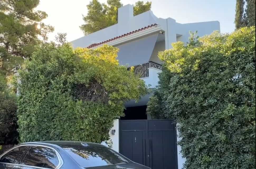Η αστυνομία στο σπίτι του Μαζωνάκη: Τα λουλούδια των γειτόνων στην πόρτα του, τι ψάχνουν οι αρχές;