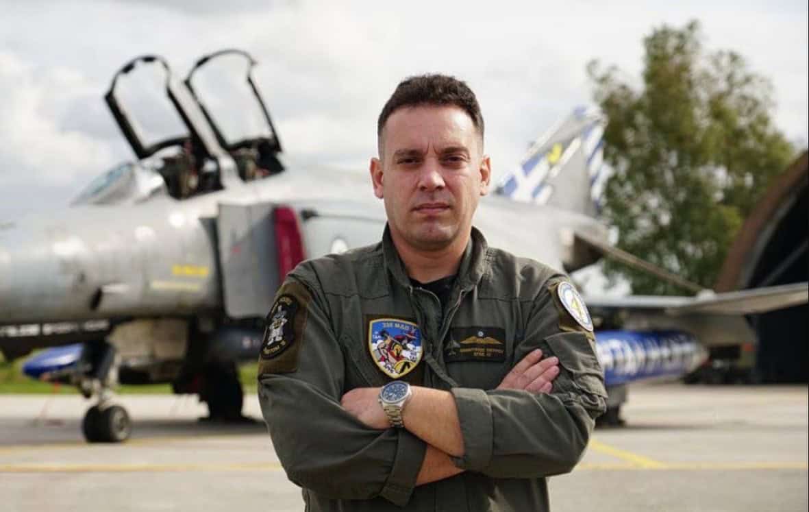 Συντριβή Phantom: Αναβάλλεται η κηδεία του 37χρονου σμηναγού Δημήτρη Πέτρου λόγω της εξέλιξης που πάγωσε την οικογένεια