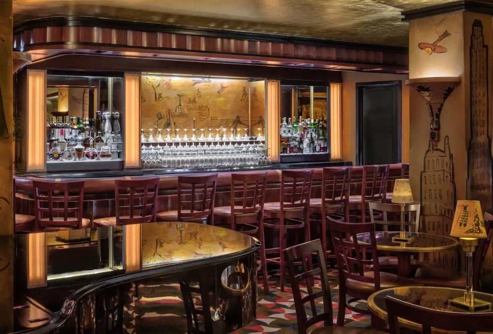 The Carlyle: Η Katherine Embiricos και το κτίριο όπου το old New York style δεν έφυγε ποτέ